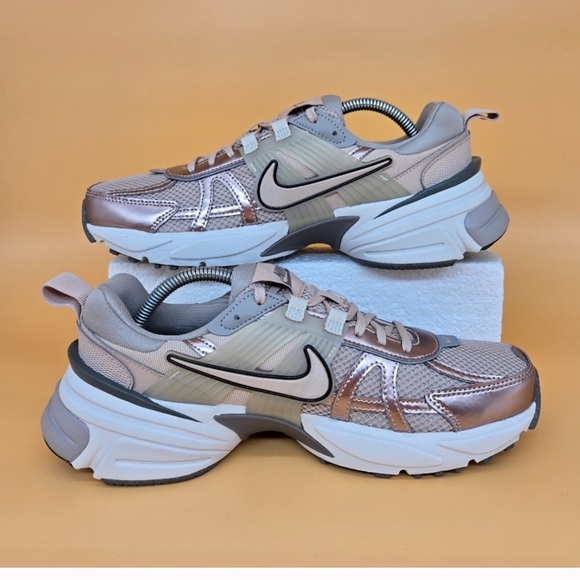 Nike Shoes - NWT Nike V2K Run in Particle Beige and Light Bone